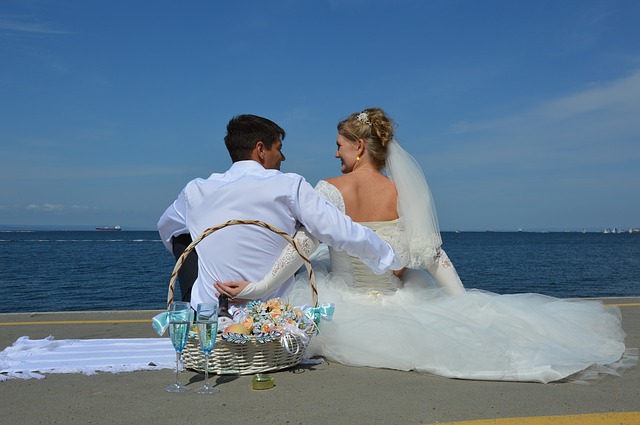 How To Throw a Champagne Wedding on a (fancy) Beer Budget